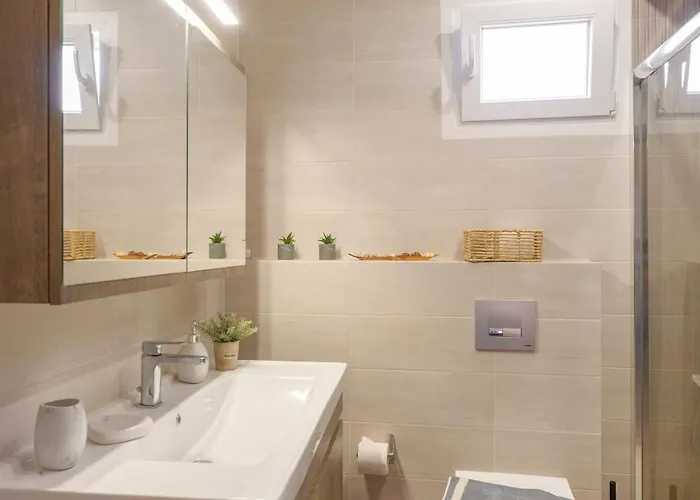 Private Modern * Nea Roda