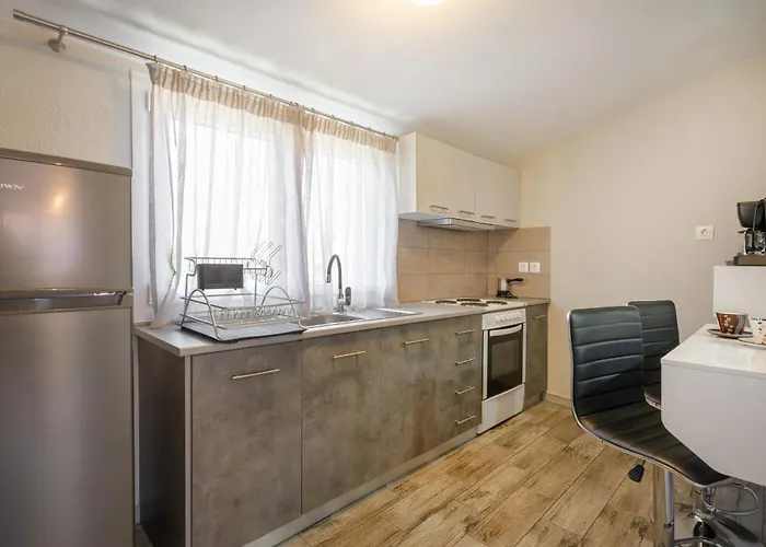 Private Modern Nea Roda