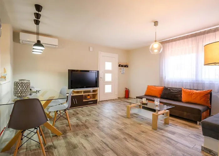 Private Modern * Nea Roda