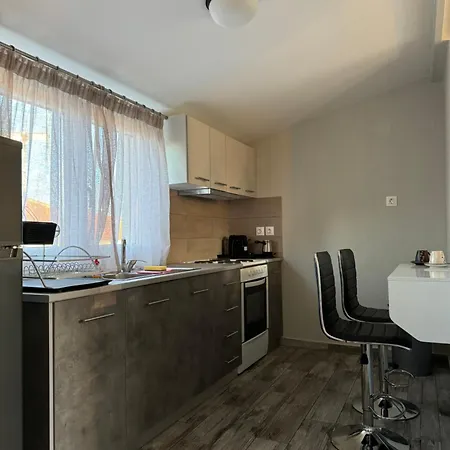 Private Modern * Nea Roda