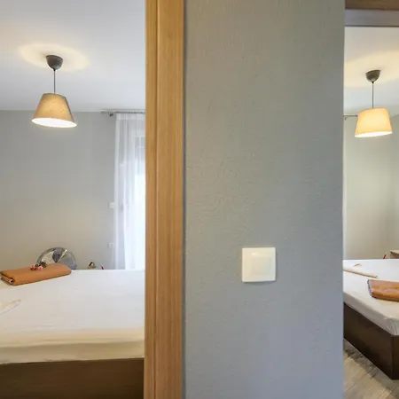 Private Modern Nea Roda